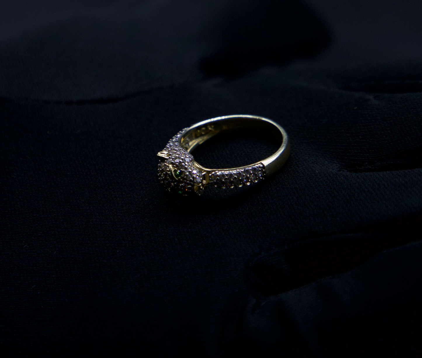 10K gold ring with zircons.