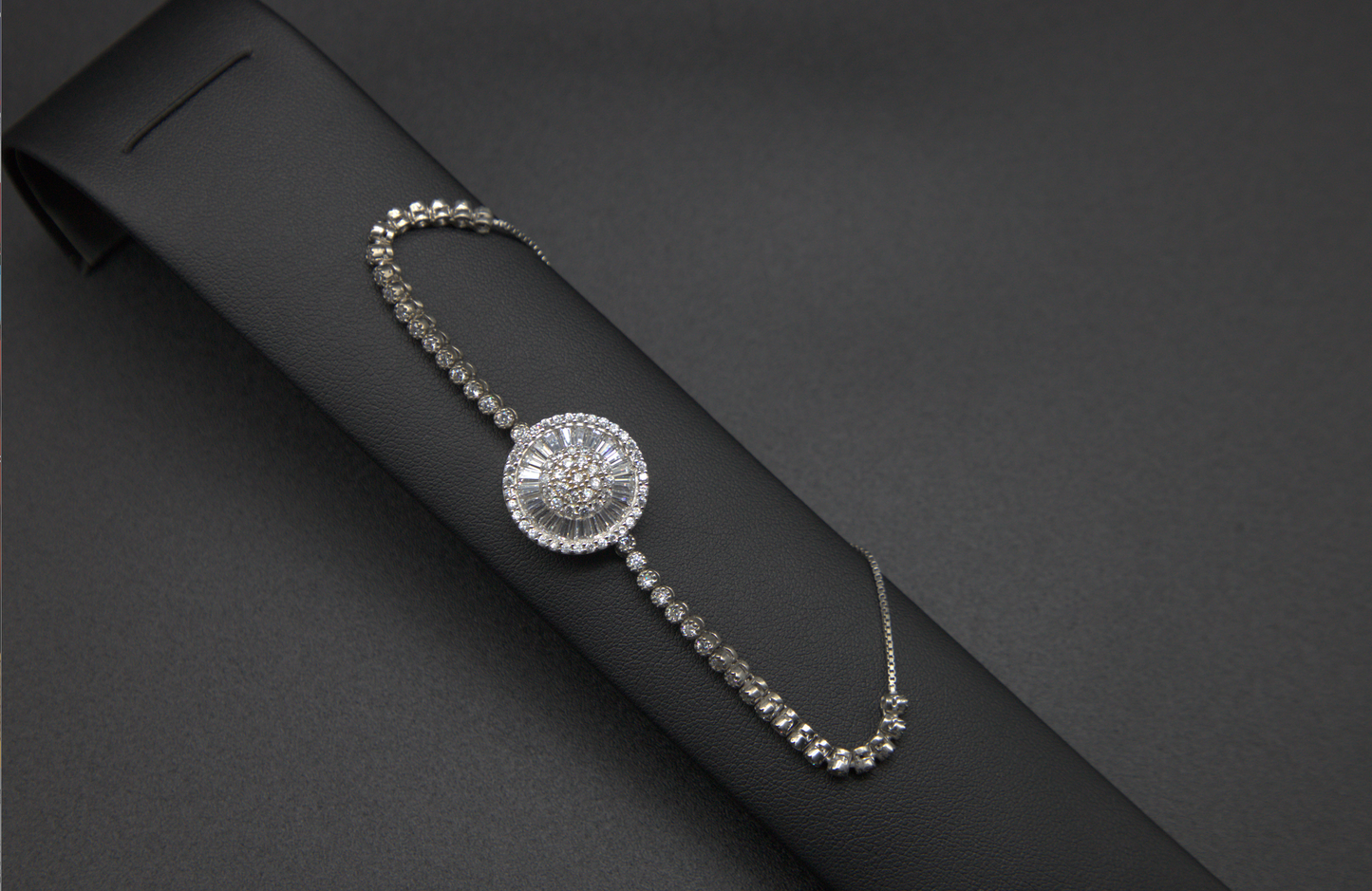 Pulsera de plata con circonias