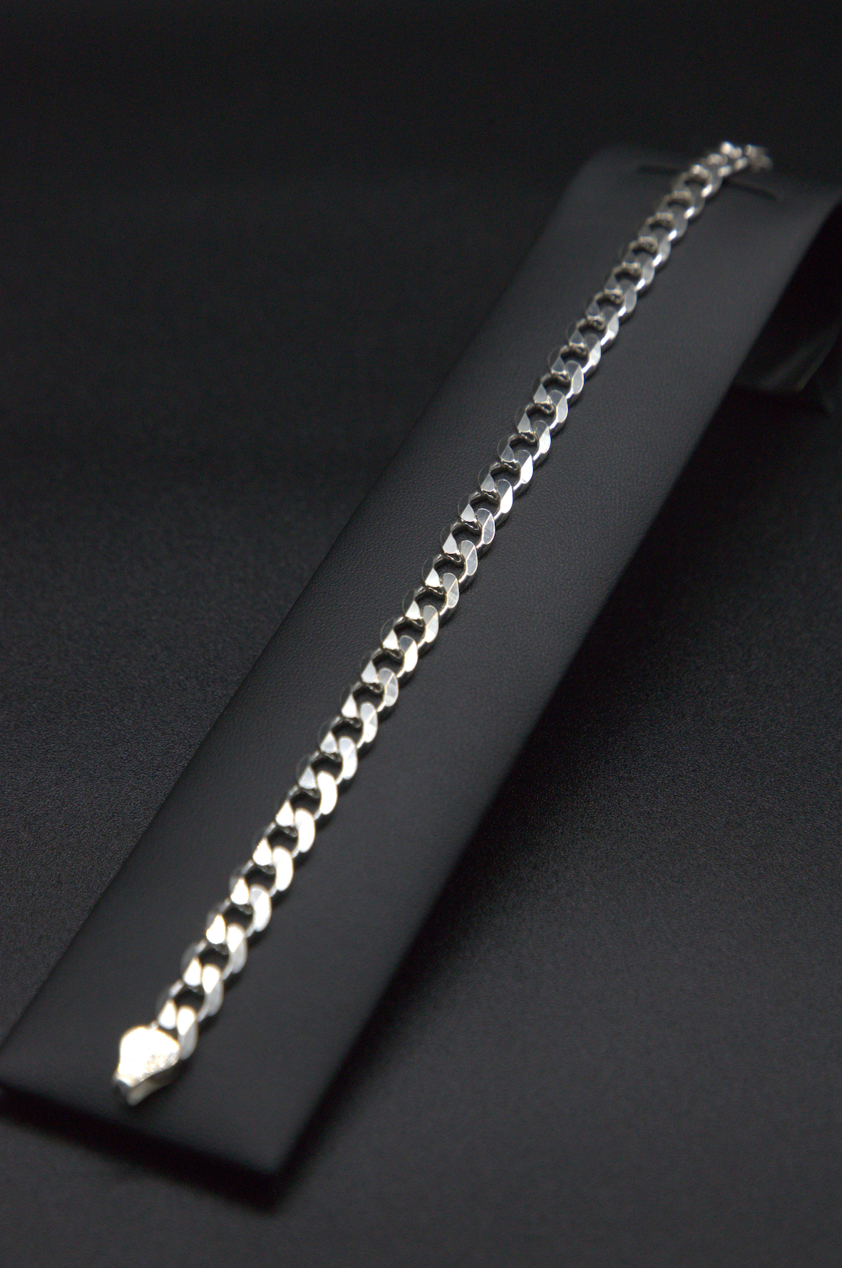Pulso barbada diamantada de plata